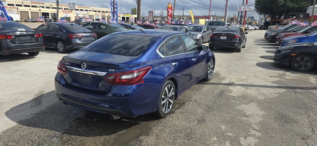 2017 Nissan Altima Image 9
