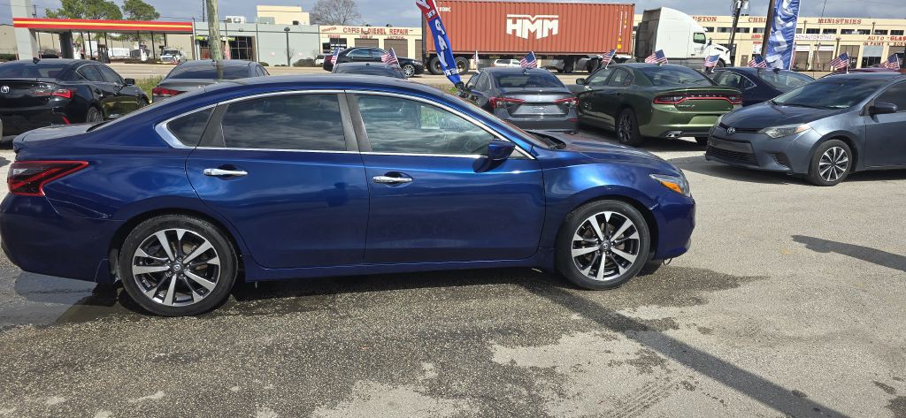 2017 Nissan Altima Image 10