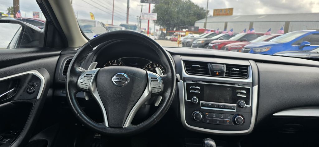2017 Nissan Altima Image 14