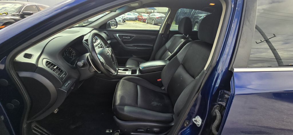 2017 Nissan Altima Image 16