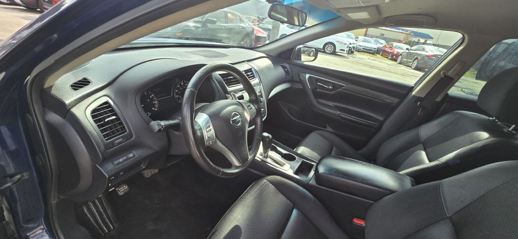 2017 Nissan Altima Image 19