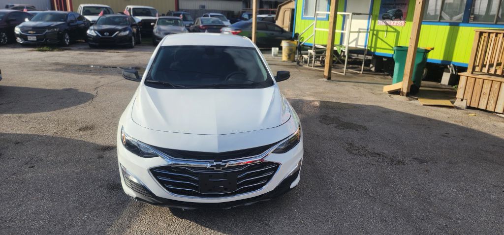 2020 Chevrolet Malibu Image 2