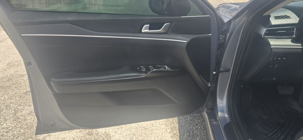 2021 Kia K5 Image 24