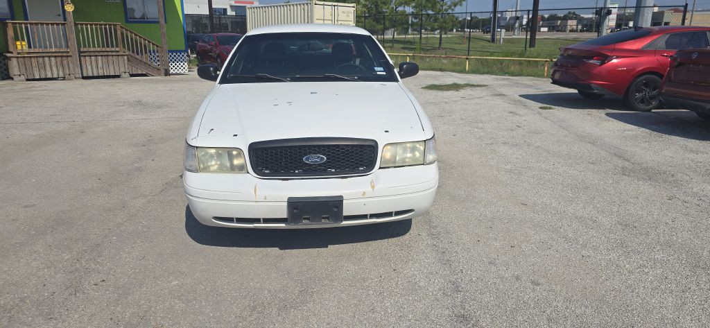 2010 Ford Crown Victoria Image 2