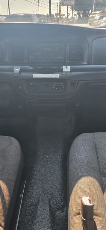 2010 Ford Crown Victoria Image 13