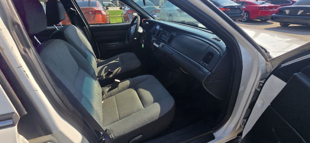 2010 Ford Crown Victoria Image 16