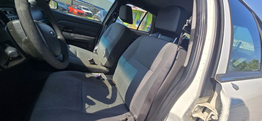 2010 Ford Crown Victoria Image 17