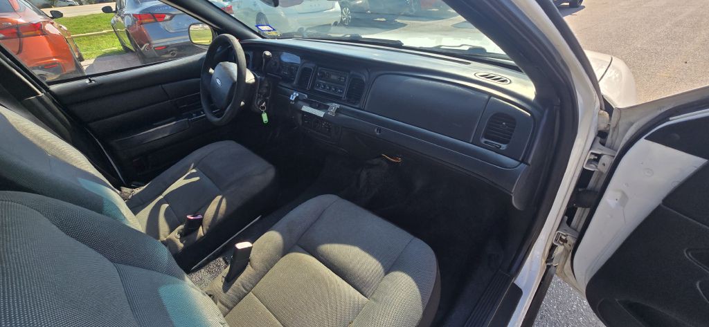 2010 Ford Crown Victoria Image 19