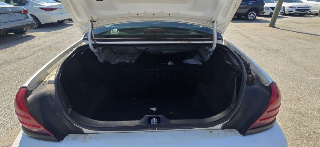 2010 Ford Crown Victoria Image 26