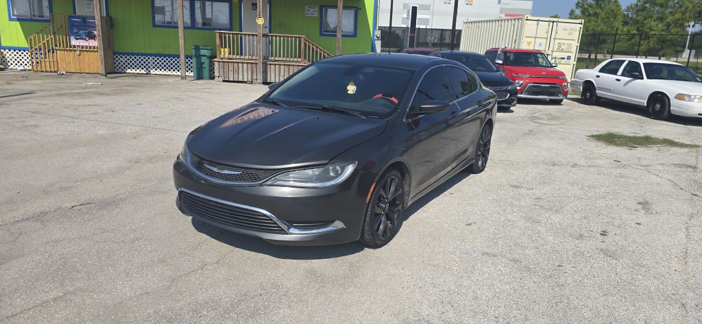 2017 Chrysler 200 Image 5