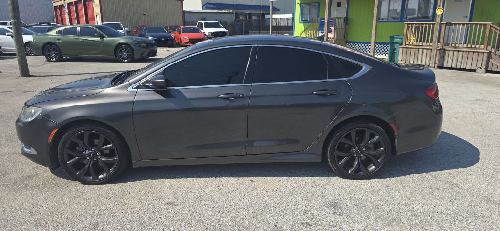 2017 Chrysler 200 Image 6