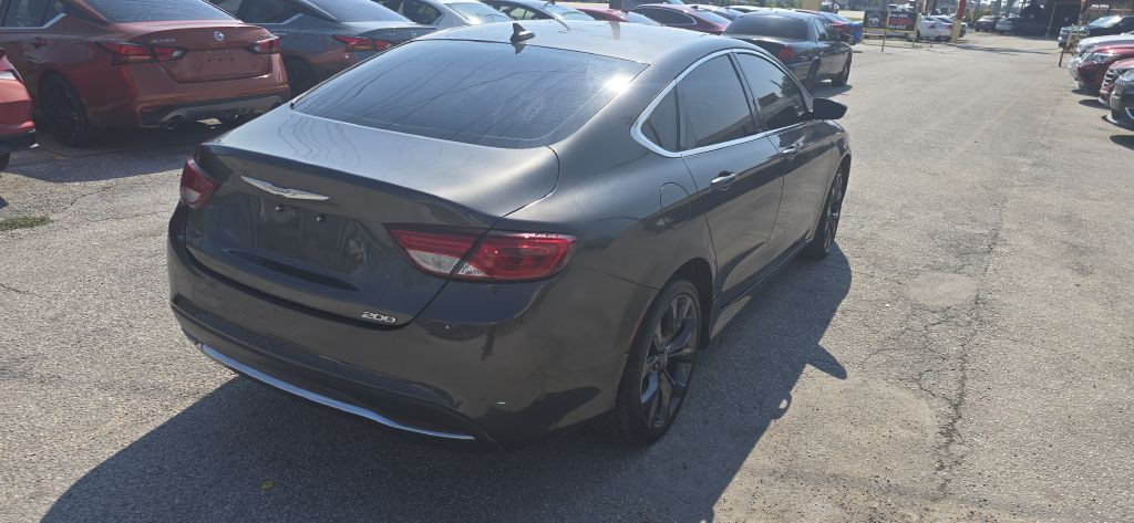 2017 Chrysler 200 Image 9