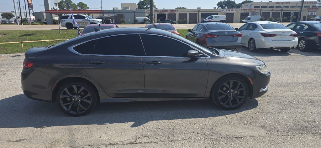 2017 Chrysler 200 Image 10