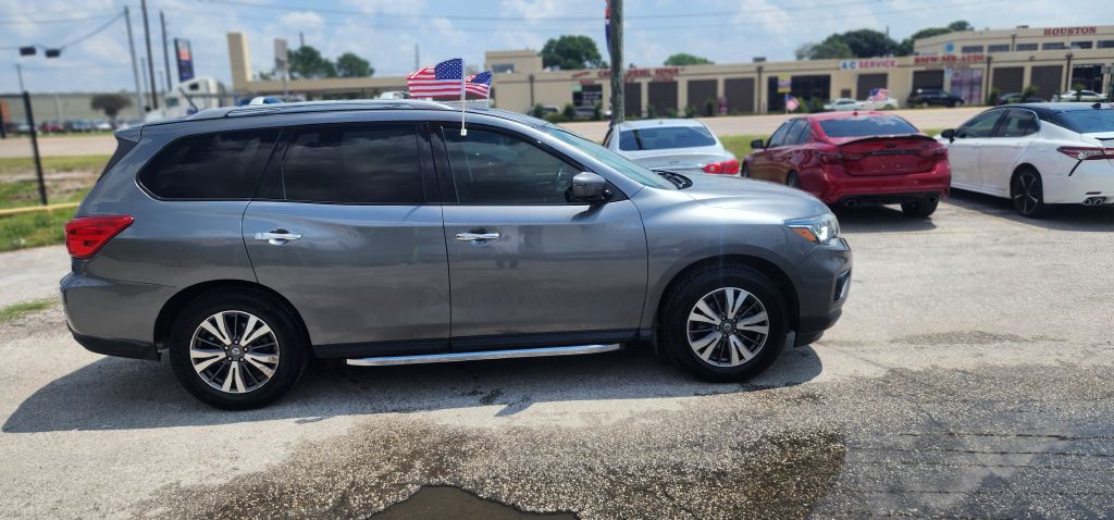 2017 Nissan Pathfinder Image 12