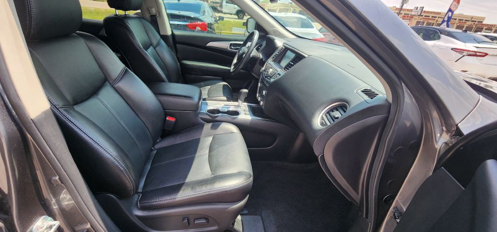 2017 Nissan Pathfinder Image 19