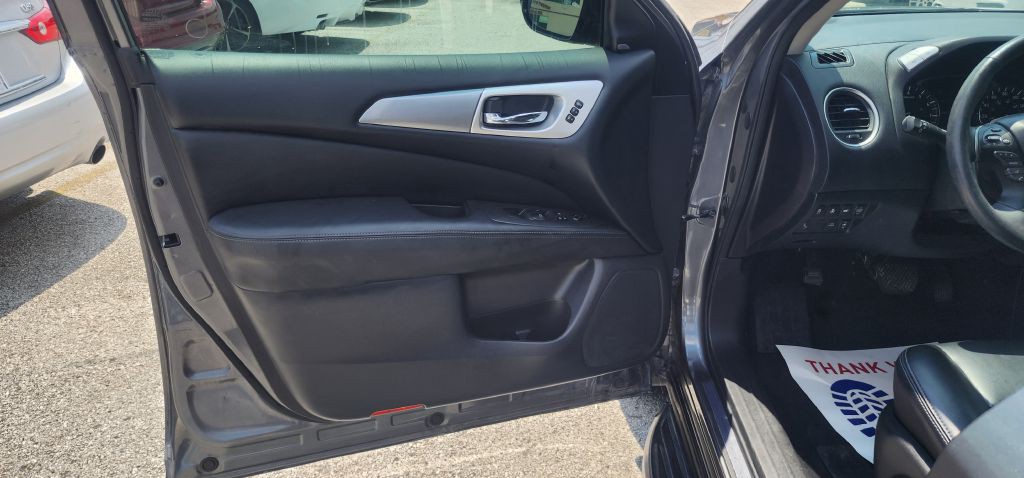 2017 Nissan Pathfinder Image 30