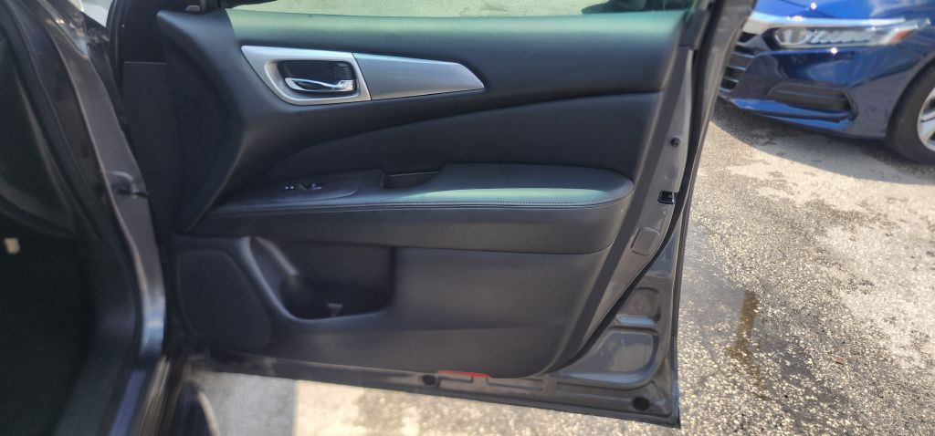 2017 Nissan Pathfinder Image 31