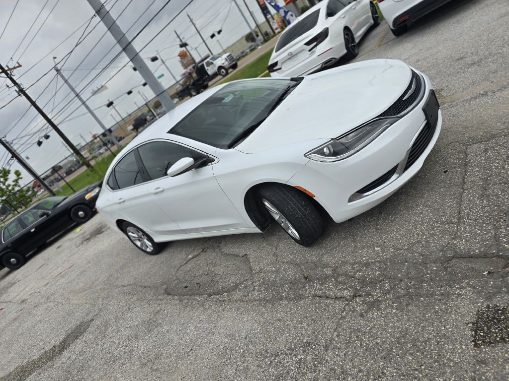 2015 Chrysler 200 Image 3