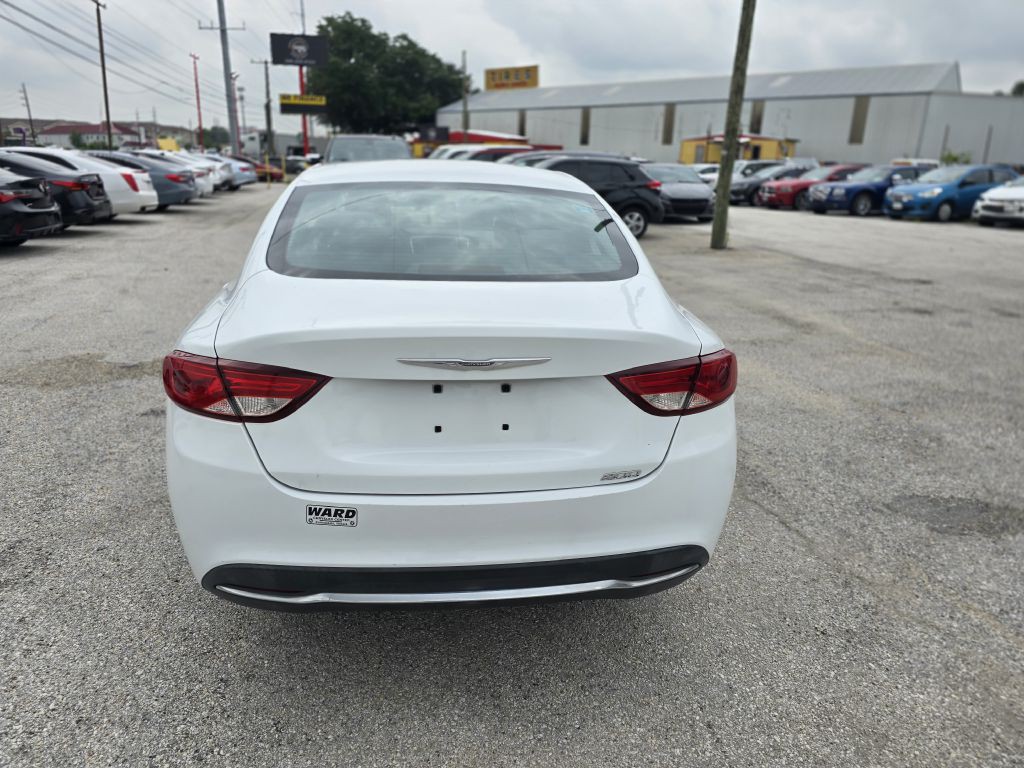 2015 Chrysler 200 Image 8