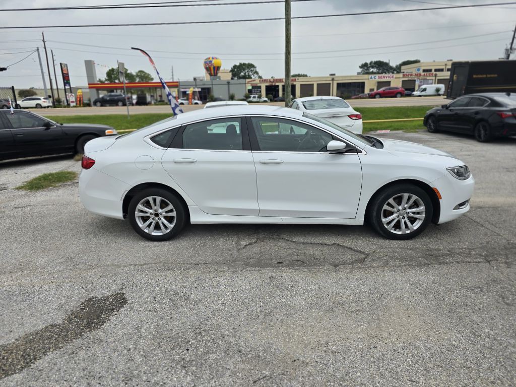 2015 Chrysler 200 Image 10