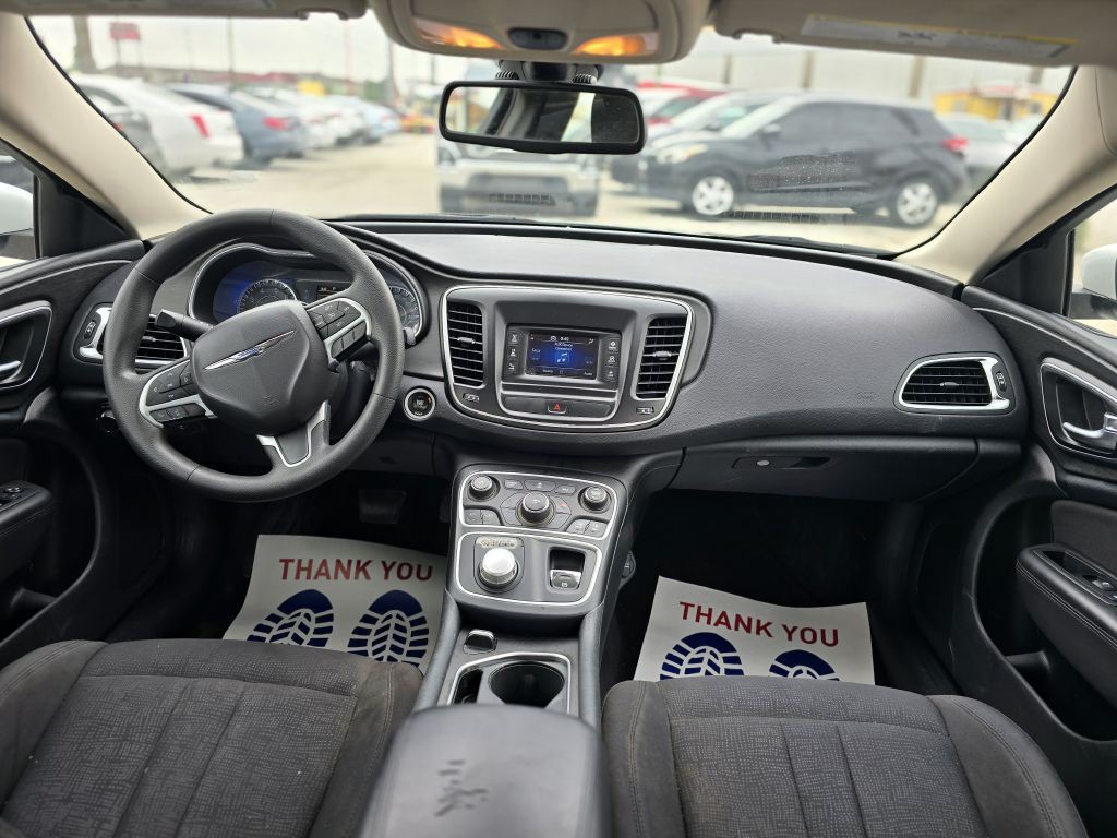 2015 Chrysler 200 Image 12