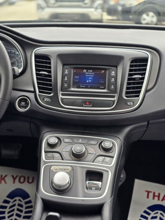 2015 Chrysler 200 Image 13