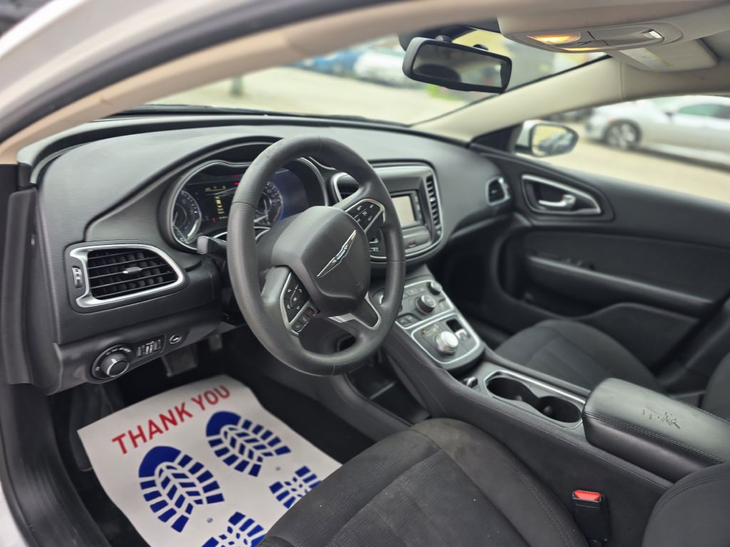2015 Chrysler 200 Image 15