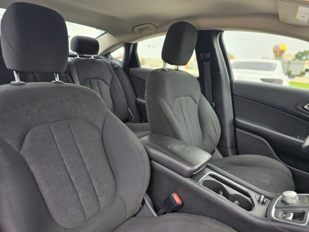 2015 Chrysler 200 Image 20
