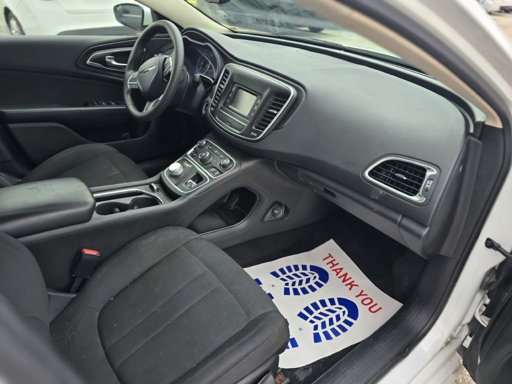 2015 Chrysler 200 Image 21