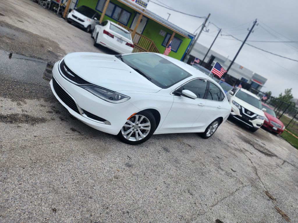 2016 Chrysler 200 Image 1