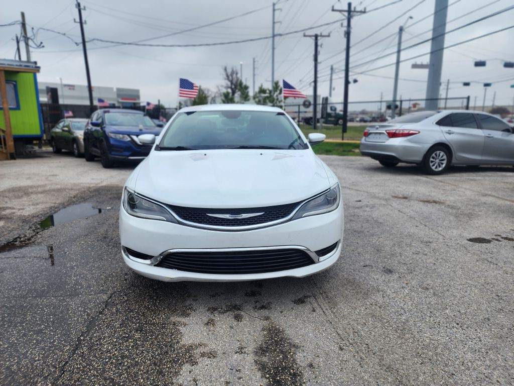 2016 Chrysler 200 Image 2