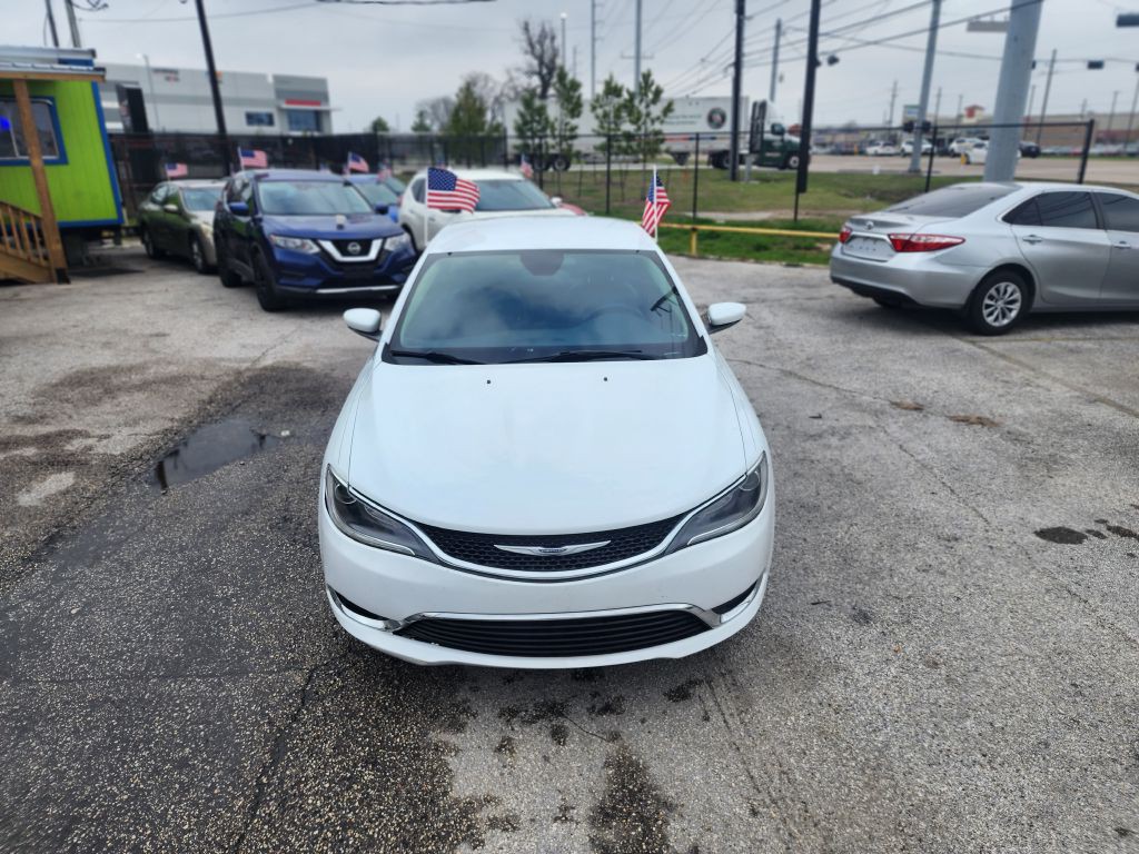 2016 Chrysler 200 Image 4