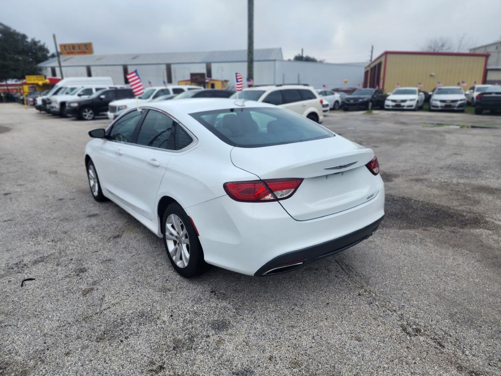 2016 Chrysler 200 Image 7
