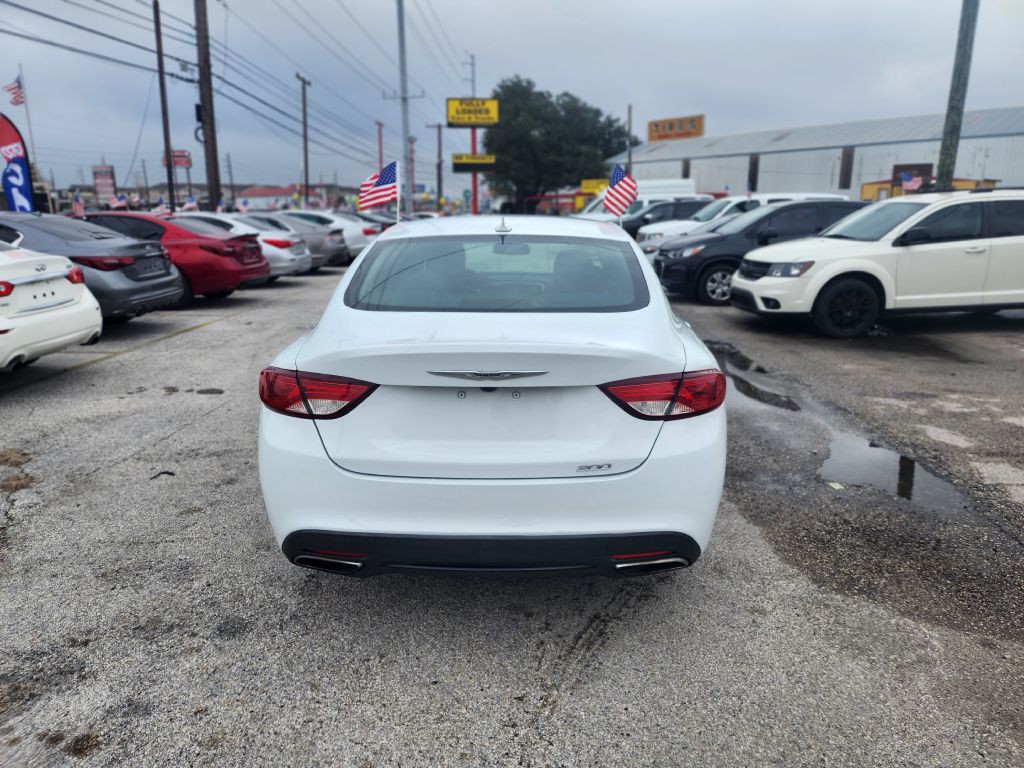 2016 Chrysler 200 Image 8