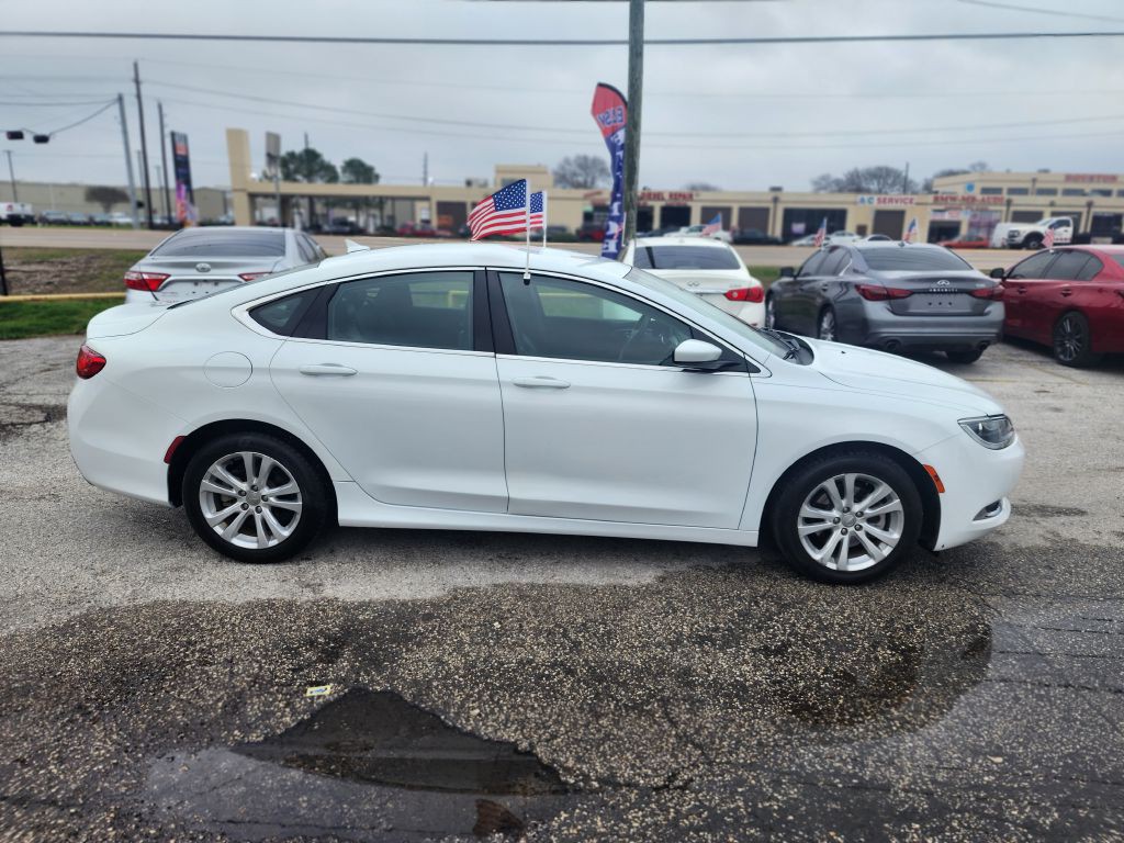 2016 Chrysler 200 Image 10