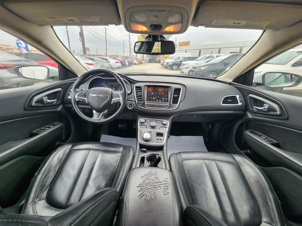 2016 Chrysler 200 Image 12