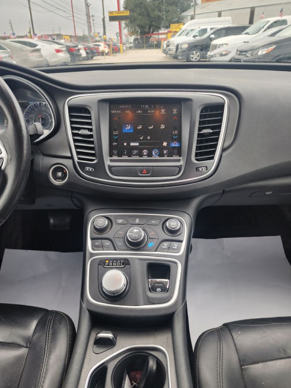 2016 Chrysler 200 Image 13