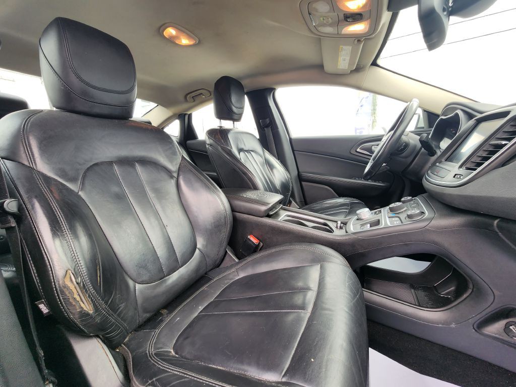 2016 Chrysler 200 Image 23