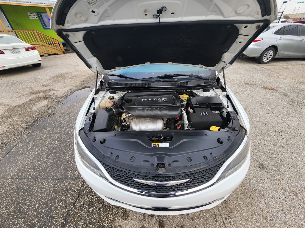 2016 Chrysler 200 Image 26