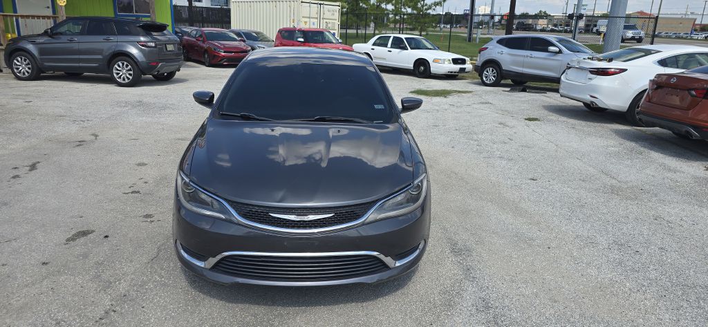 2016 Chrysler 200 Image 4