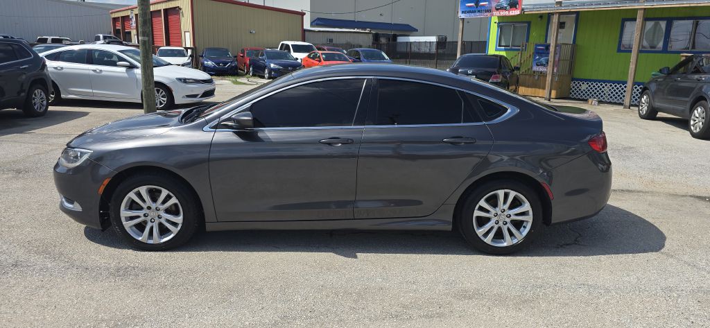 2016 Chrysler 200 Image 6