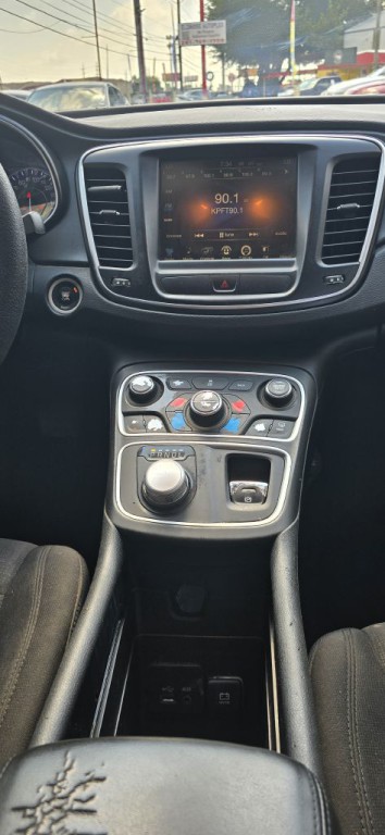 2016 Chrysler 200 Image 13