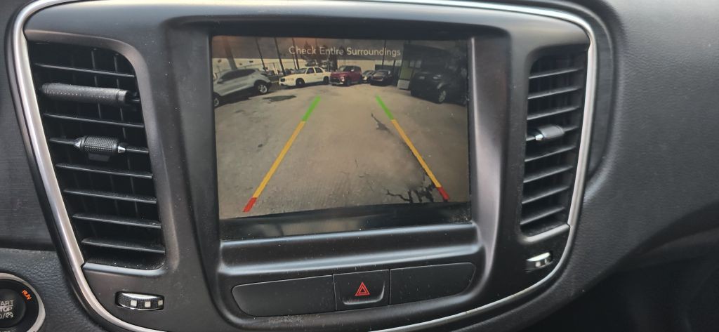 2016 Chrysler 200 Image 15