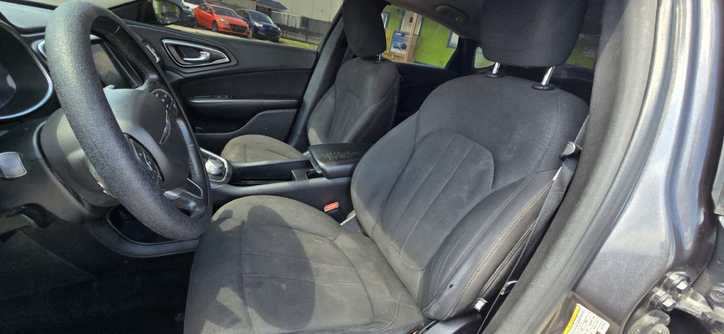 2016 Chrysler 200 Image 20