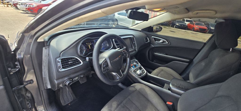 2016 Chrysler 200 Image 21