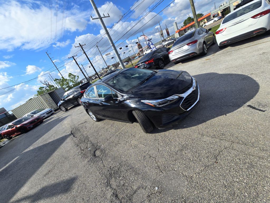 2019 Chevrolet Cruze Image 3