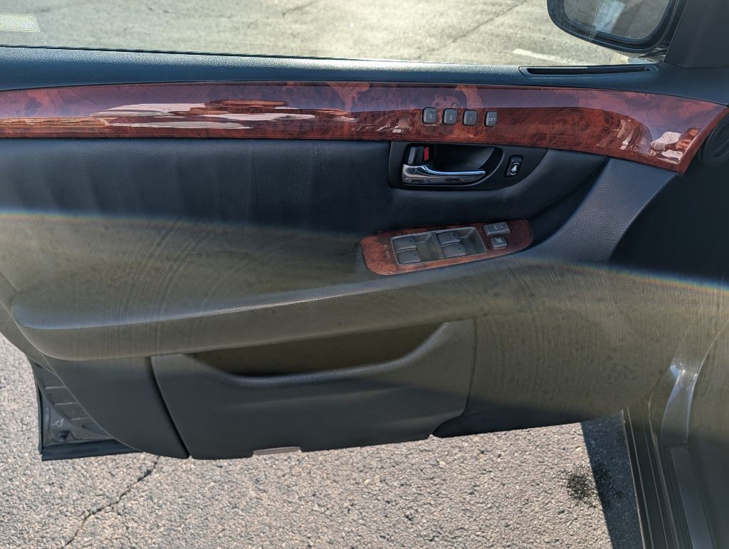 2005 Lexus LS Image 13