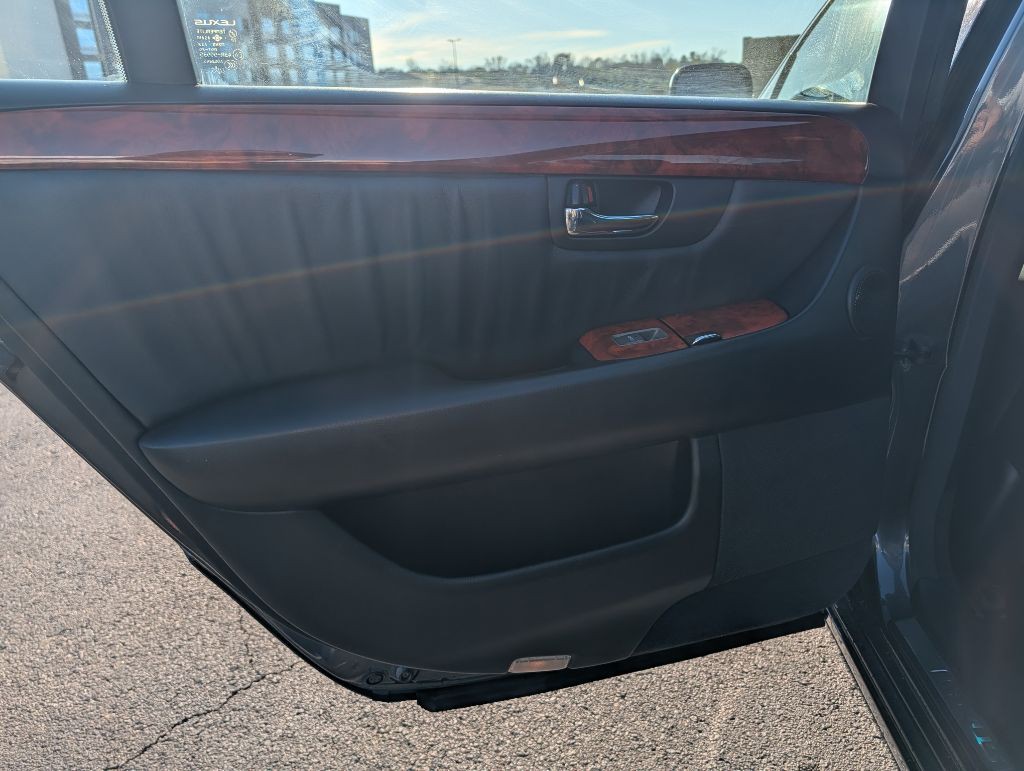 2005 Lexus LS Image 15