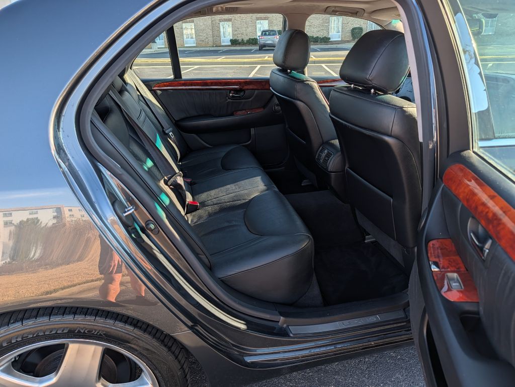 2005 Lexus LS Image 17