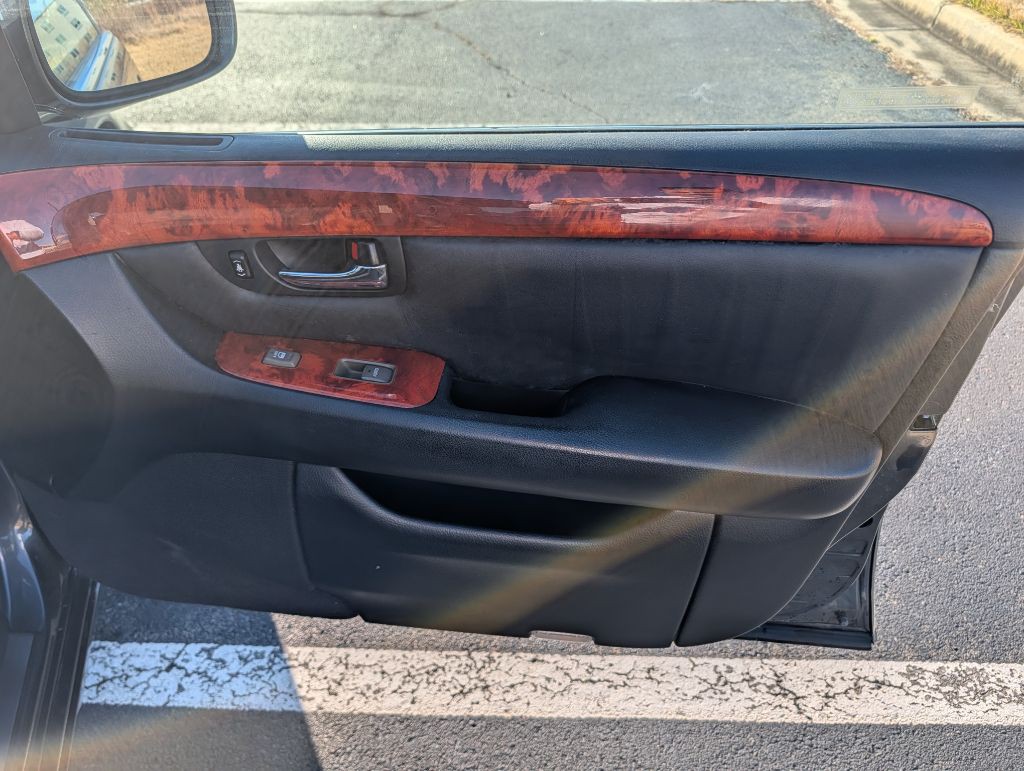 2005 Lexus LS Image 20